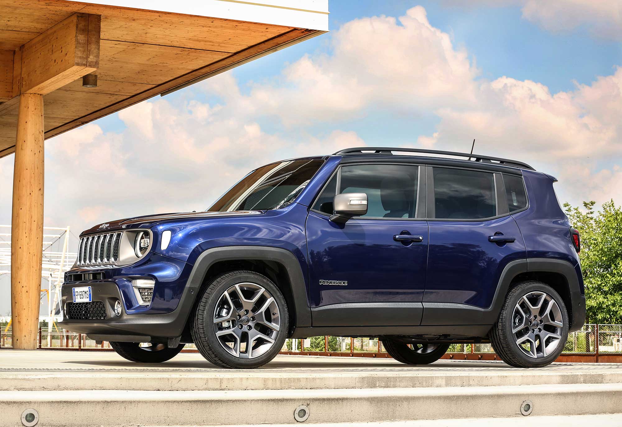 New-Jeep-Renegade-MY19_LIMITED-(16).jpg