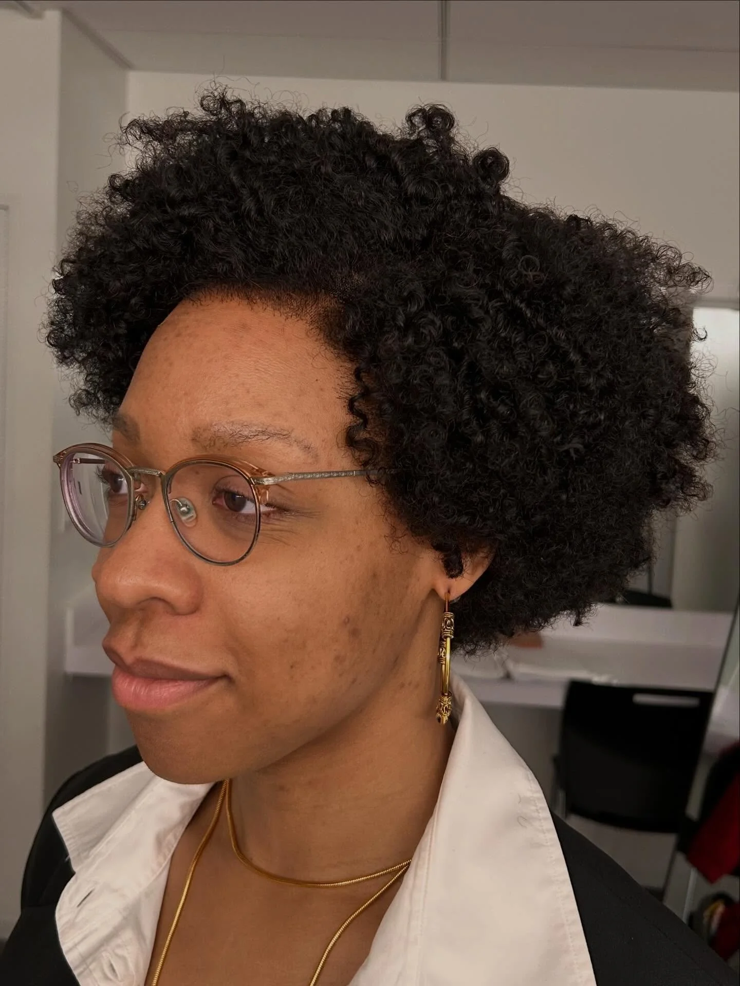 A wig I fronted, cut and styled for FIRES, OHIO @alliancetheatre 
Swipe for the before
#wig #humanhairwig #theatrewig #customlacefrontwig #wigmaker