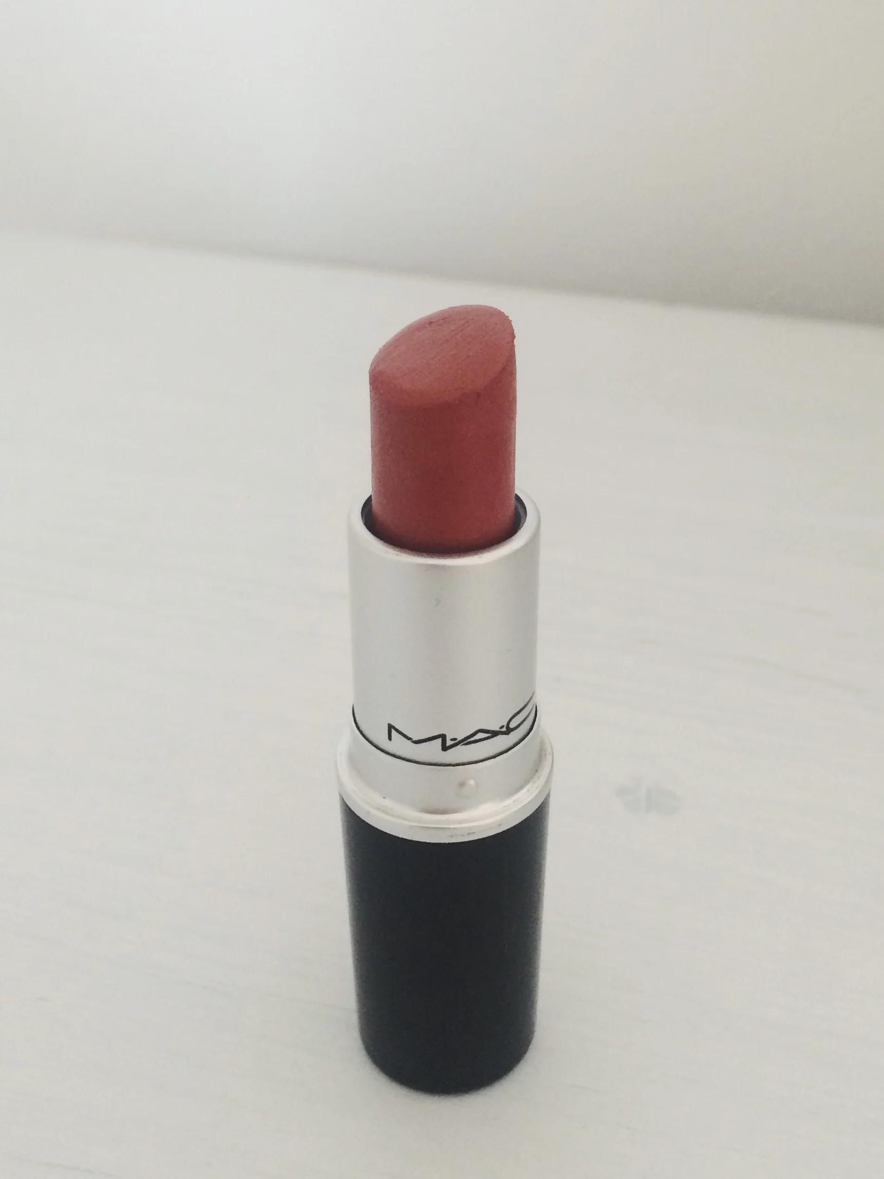 Like the name suggests, it has a mocha/ brown undertone with a hint of burnt orange and red. Perfect for staying on trend with 90s lips; it is a very similar colour to MAC Spice lipliner! 