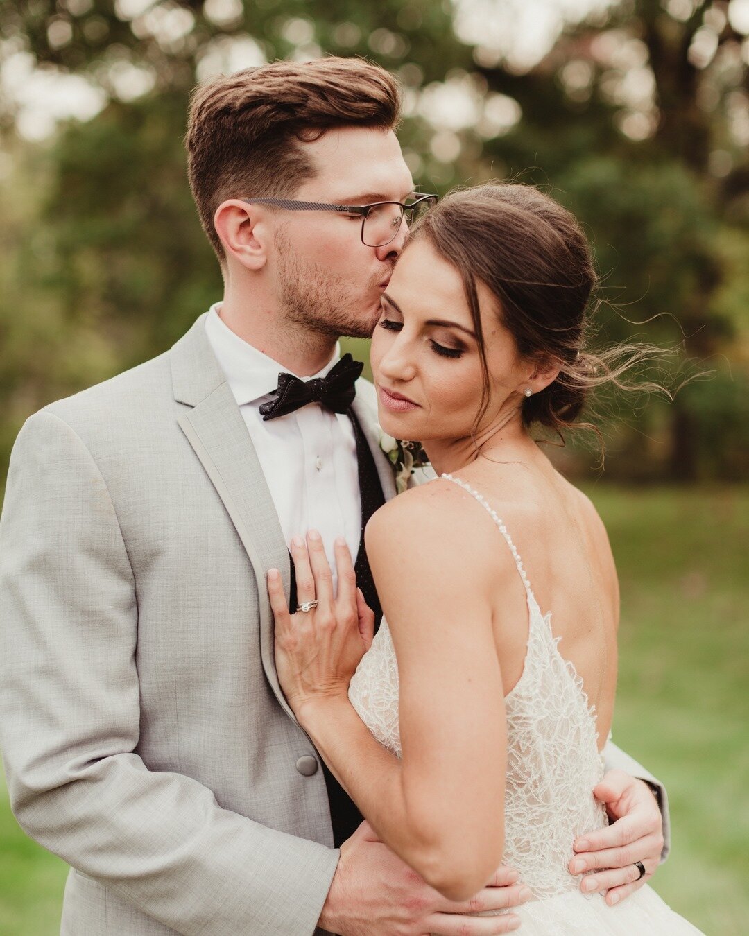 The Lemke wedding is on the blog and it&rsquo;s gorgeous! ⠀⠀⠀⠀⠀⠀⠀⠀⠀
⠀⠀⠀⠀⠀⠀⠀⠀⠀
artsmith.photography/theblog ⠀⠀⠀⠀⠀⠀⠀⠀⠀
⠀⠀⠀⠀⠀⠀⠀⠀⠀
#linkinbio⠀⠀⠀⠀⠀⠀⠀⠀⠀
⠀⠀⠀⠀⠀⠀⠀⠀⠀
#ontheblog #sneakpeek  #weddingphotography #weddingphotographer #quadcities #quadcitiesweddin