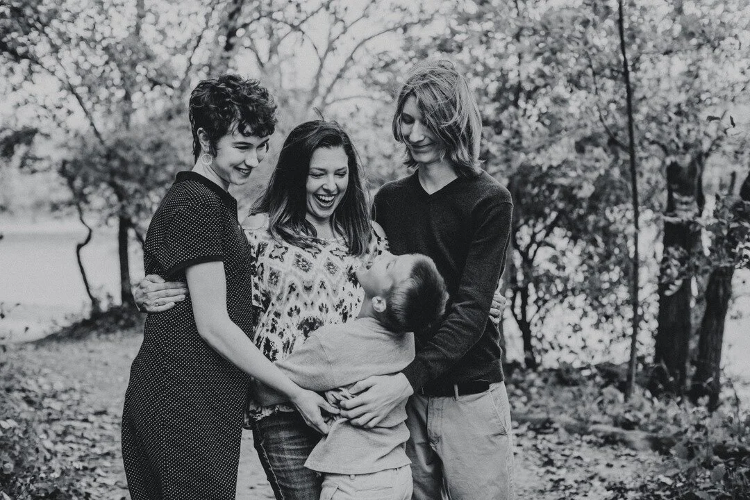 The Tyler family session is on the blog today! I got to check out a new (to me) portrait location on Moline, IL and it&rsquo;s one I look forward to visiting again! #linkinprofile ⠀⠀⠀⠀⠀⠀⠀⠀⠀
⠀⠀⠀⠀⠀⠀⠀⠀⠀
⠀⠀⠀⠀⠀⠀⠀⠀⠀
#ontheblog #sneakpeek #familyportraits #