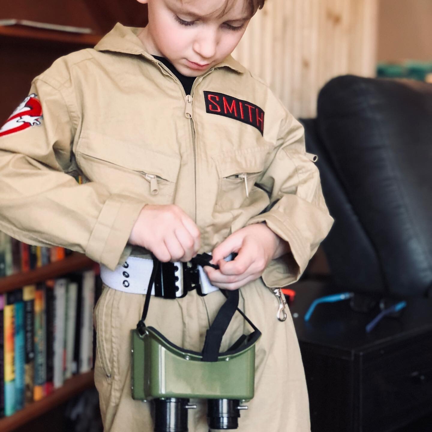 Schools out, time to bust some ghosts! 

#bustinmakesmefeelgood #ghostbusterscosplay #gbfan #lincolnkristophersmith