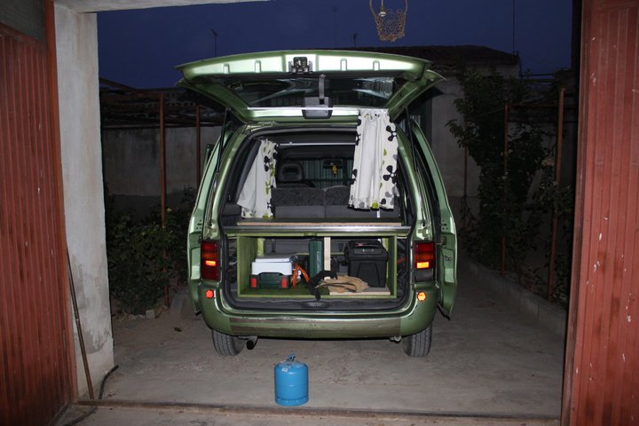 Nissan Serena - bed structure