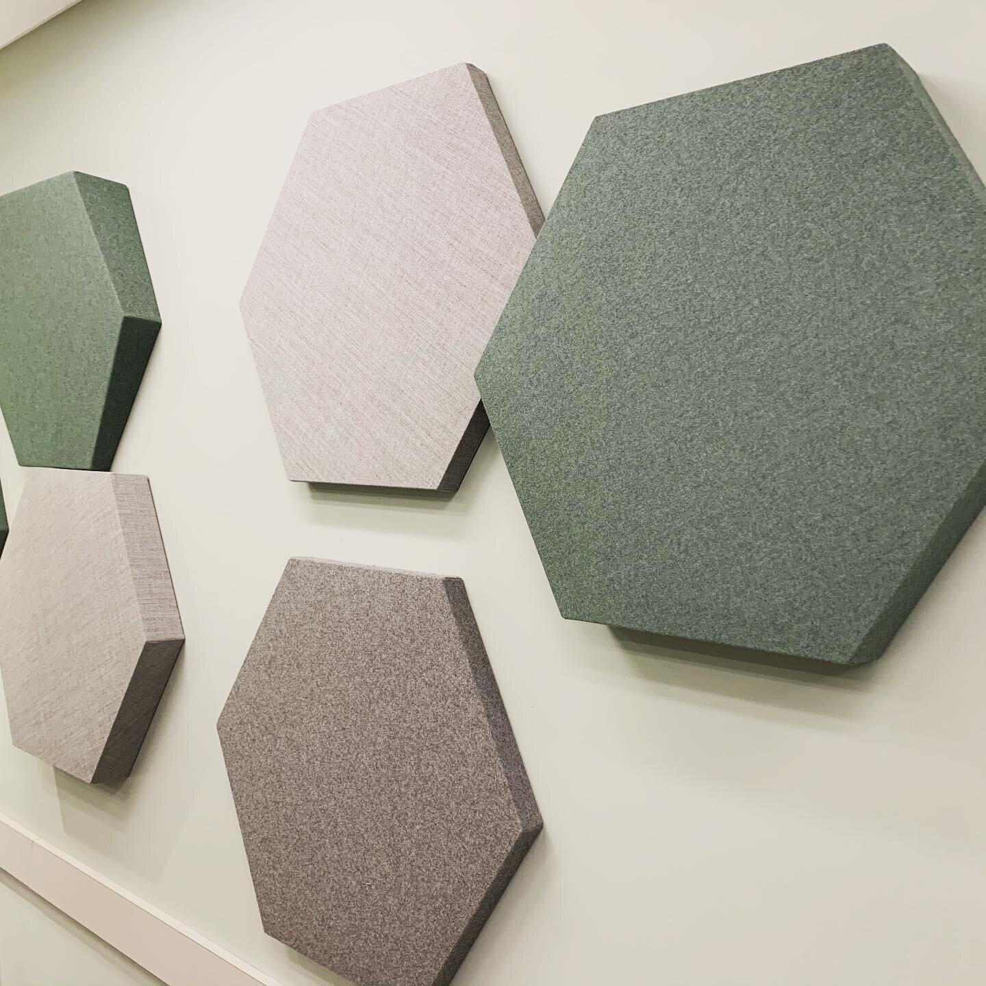 Hearing rooms servicing new Canadians get a playful acoustical upgrade with these @buzzispace  panels 😊

@rgo.ca #choicecontracting @opus_elements