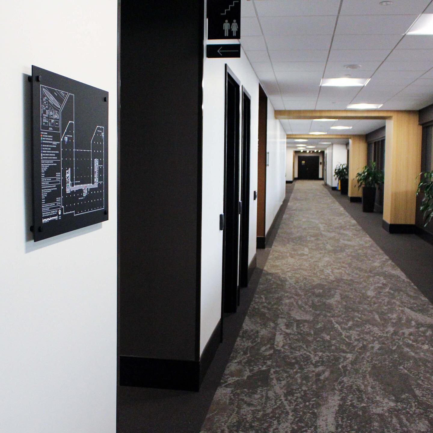 Who doesn&rsquo;t love a before and after? We elevated these public office corridors with a boutique hotel vibe!
.
#yycinteriordesign #customsignage #commercialinteriordesign