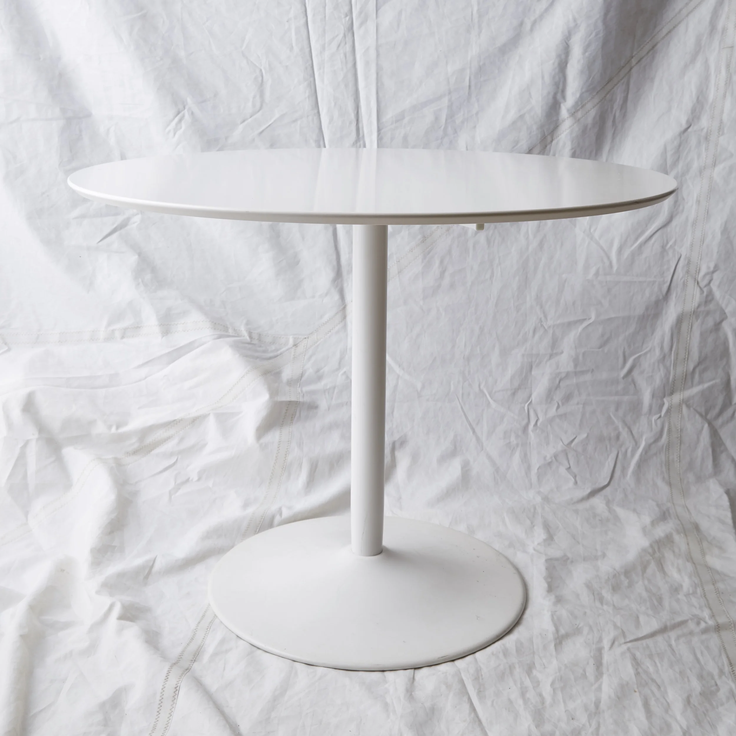 TB013 WHITE ODYSSEY PEDESTAL TABLE 39" DIA x 30" H $150 / WEEK