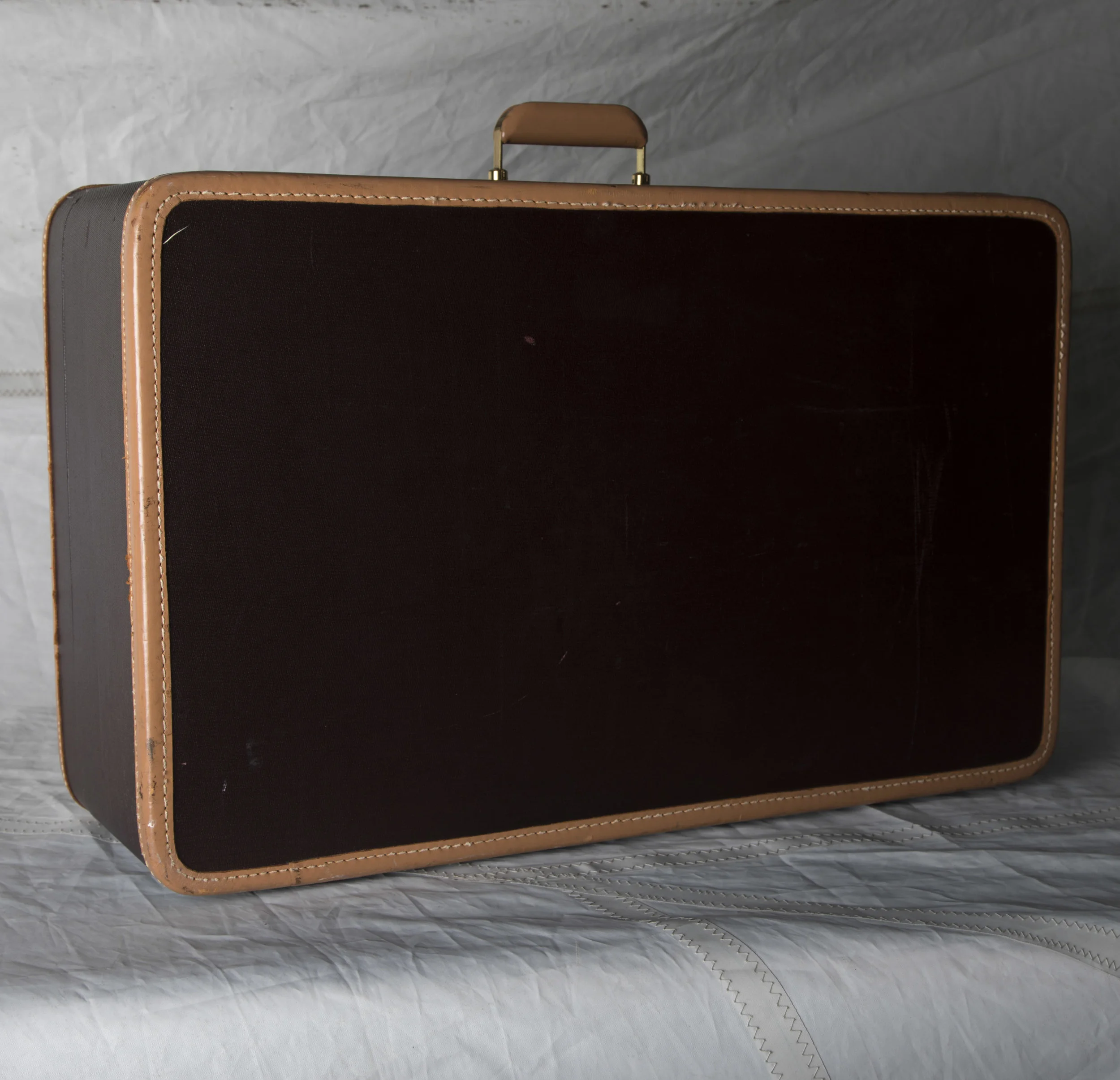 LUGGAGE 06 TWO TONE BROWN SUITCASE 26" L x 16" W x 9" D
