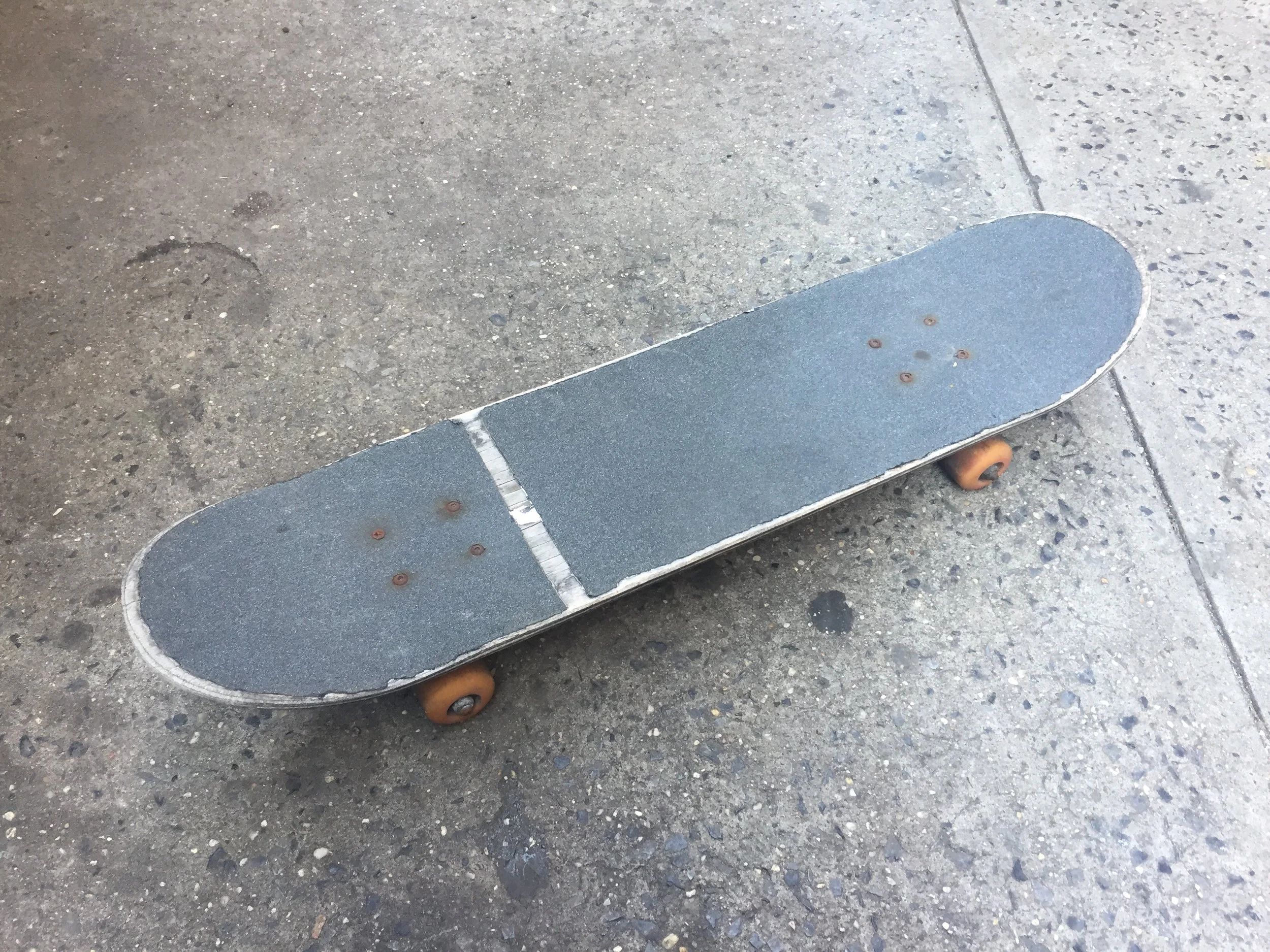 SKATEBOARD 11 TOP “VIDA” LOVED TO SKATE 31" IN LENGTH