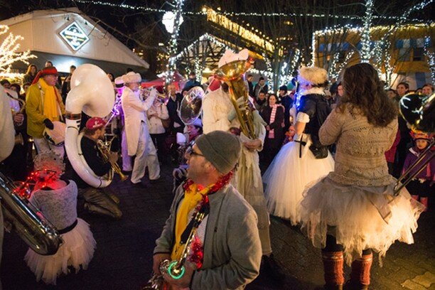 Happy Winter #Solstice! There are three communities to celebrate the 26th Annual Winter Solstice: stay in one or go visit different communities:
#GranvilleIsland http://ow.ly/IVza50xFFD6
#Strathcona http://ow.ly/2YCu50xFFD8
#Yaletown http://ow.ly/G55