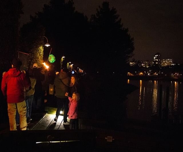 Join a community lantern procession tonight for #wintersolstice 
@RoundhouseCC 6 pm and 8 pm: https://www.secretlantern.org/yaletown
@granville_isle 6 pm and 9:20 pm: https://www.secretlantern.org/granville-island
@strathcentre 8 pm: https://www.secr