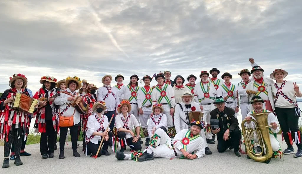 🙏 Abundant thanks to the Vancouver Morris Men, Tiddley Cove Morris, and the random revelers who spontaneously joined our summer solstice celebration at little-known Elsje Point. 🌿
🌞 On June 20th, the longest day of the year, a robust gathering of