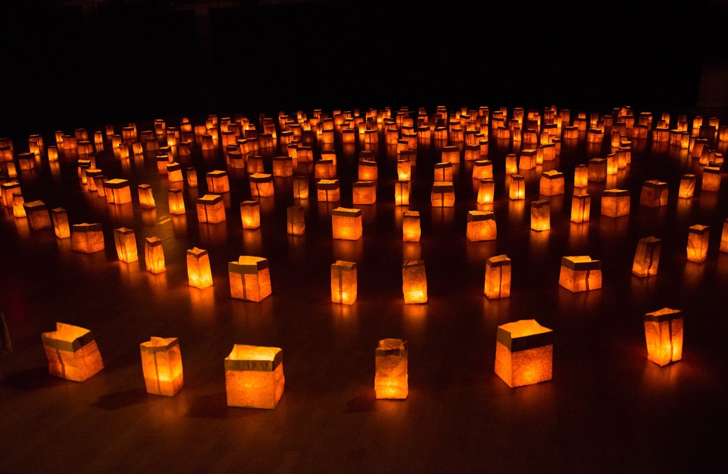 ✨Our meditative Labyrinth of Light offers participants a candlelit journey of beauty, reflection and renewal. Come honour the darkest night and experience this gentle space created with over 500 pure beeswax candles designed as a peaceful path of con