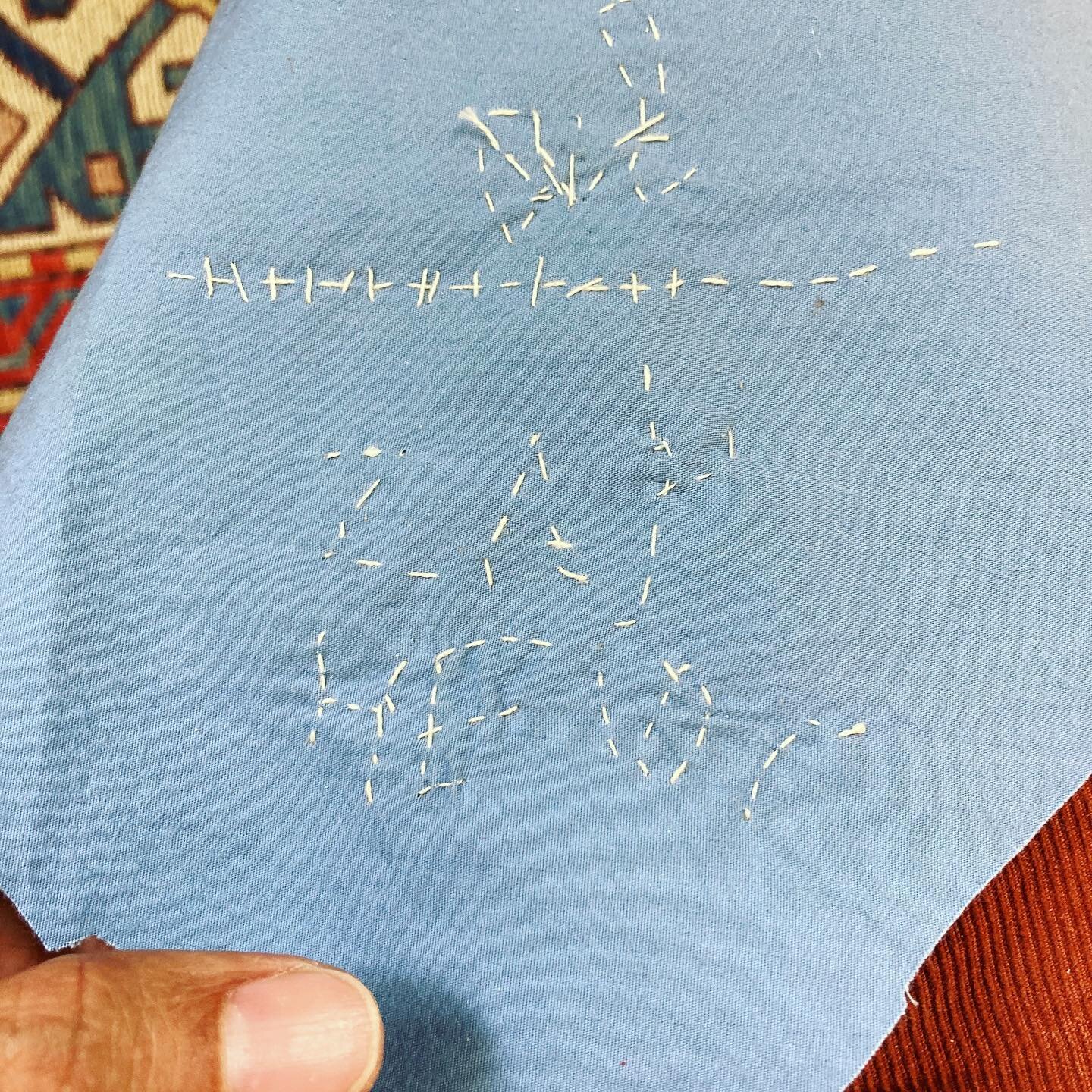 Ok it didn&rsquo;t seem fair to ask everybody to post their stitches they did without looking in last week&rsquo;s #playfulpause with @themakerie and not post my own stitches 
🪡 
So here are mine 🙇&zwj;♂️ go easy on me, y&rsquo;all... It&rsquo;s ha