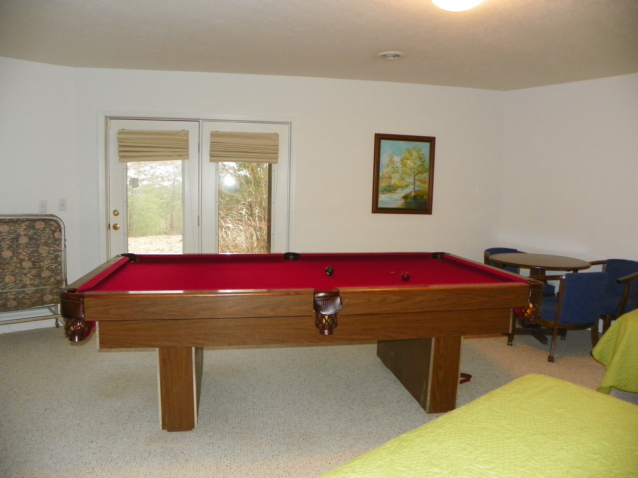 Pool table at Pointe View Lodge