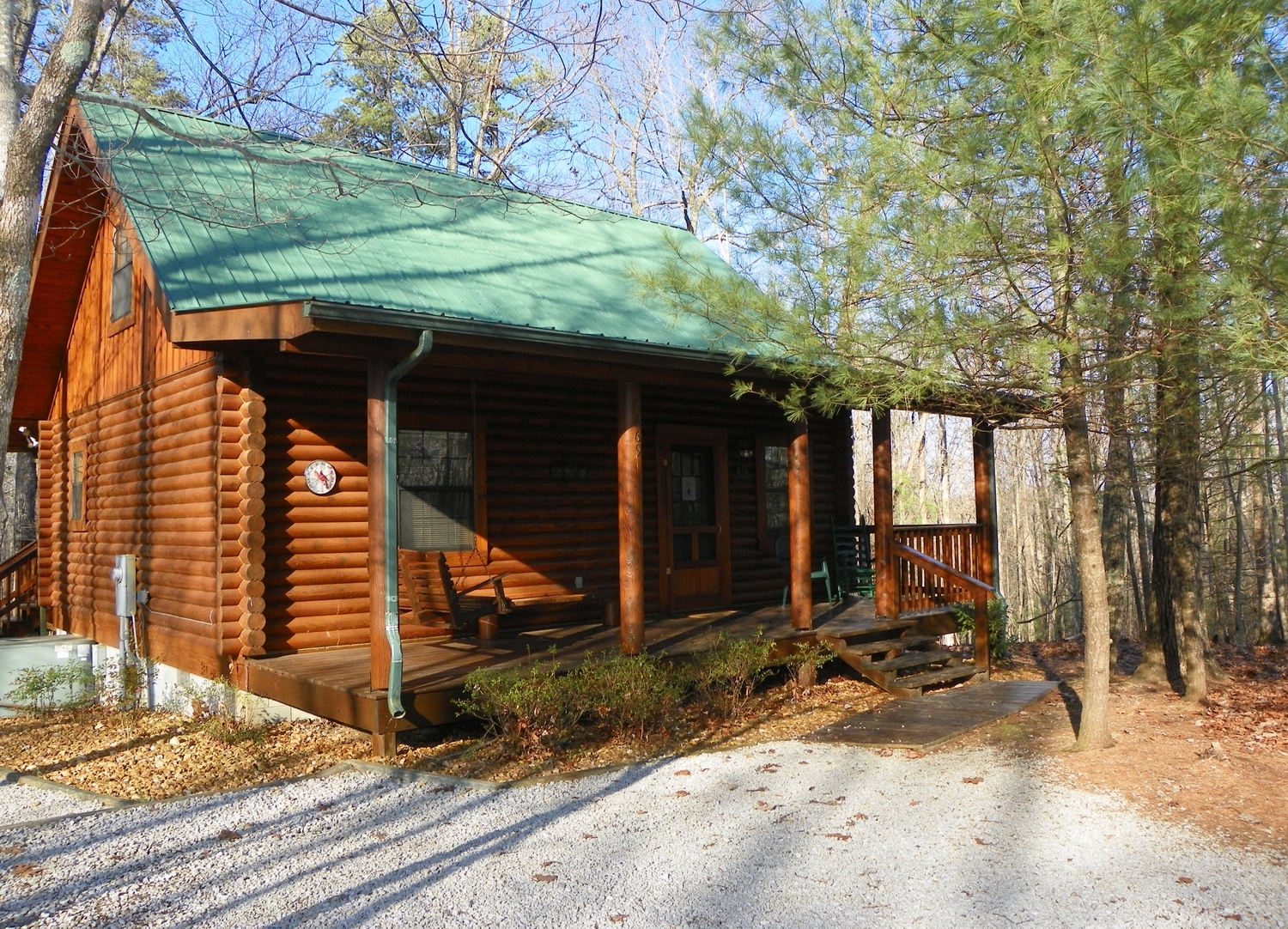 full view of Laurel Place cabin