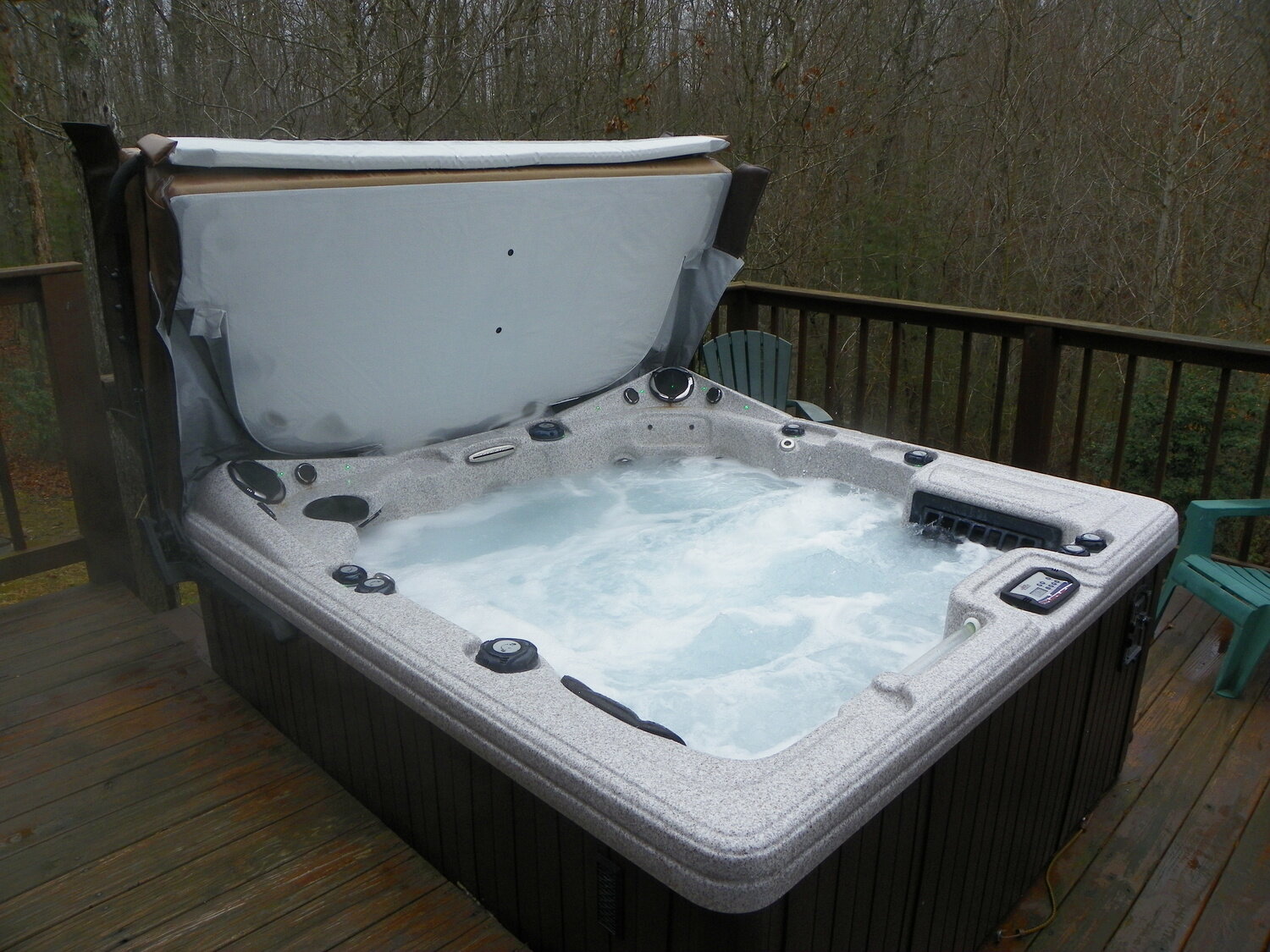 easily open and enjoy a relaxing dip in Laurel Cove's hot tub
