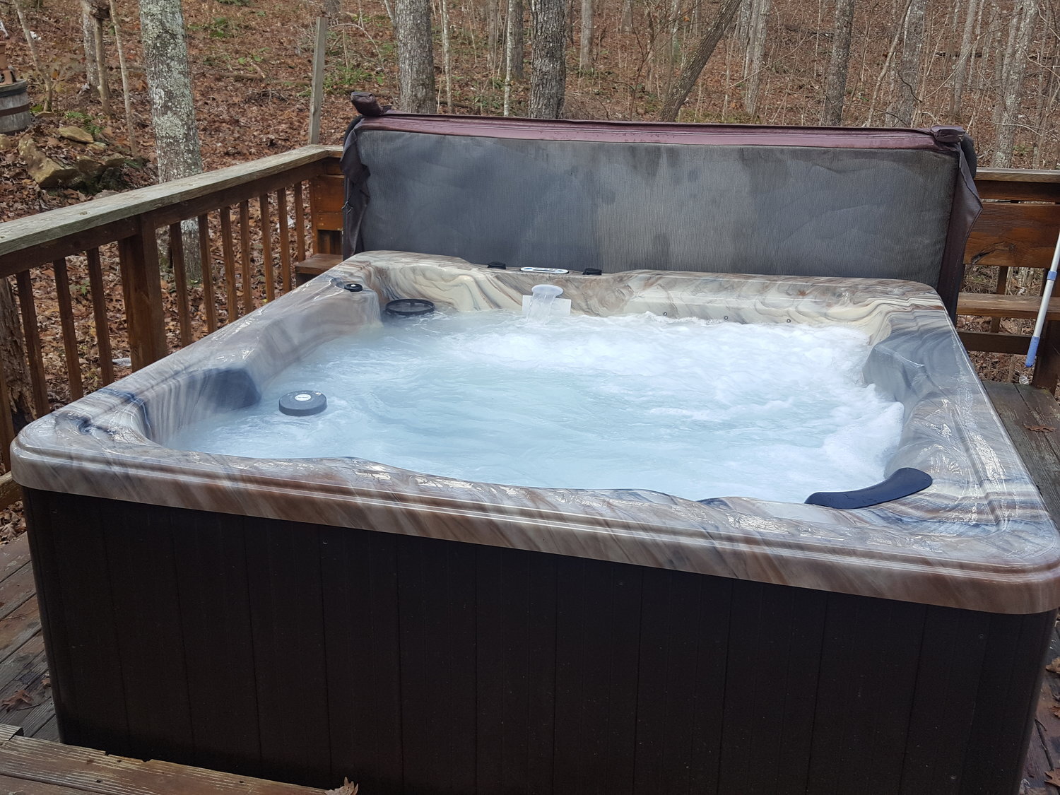 tranquil hot tub at big south fork cabin rental