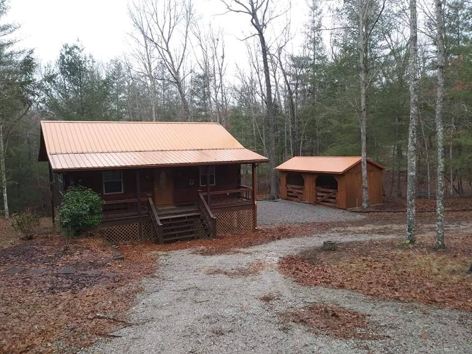 Trailhead Treasure cabin and barn