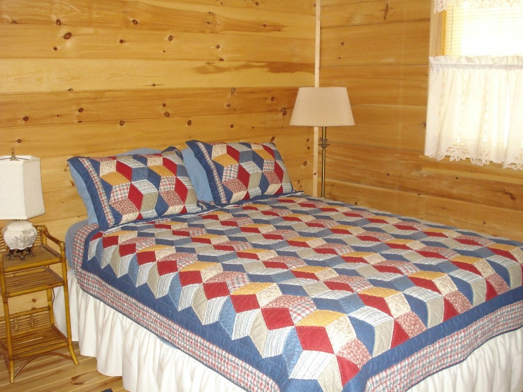  Comfortable bed at Laurel Bluff 