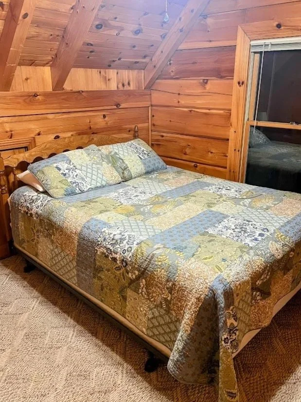  Clean, comfortable bed at Laurel Cove cabin 