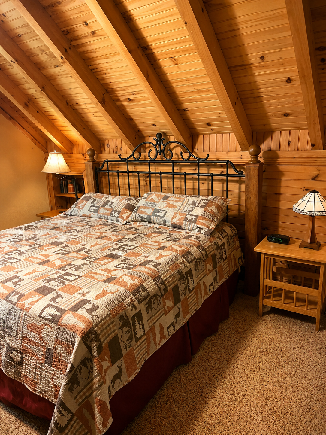  Comfortable sleeping area at Misty Morning cabin 