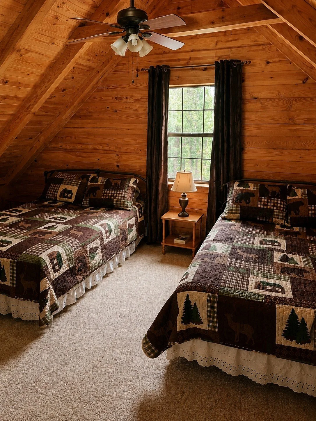  Two comfortable beds at Laurel Place cabin 