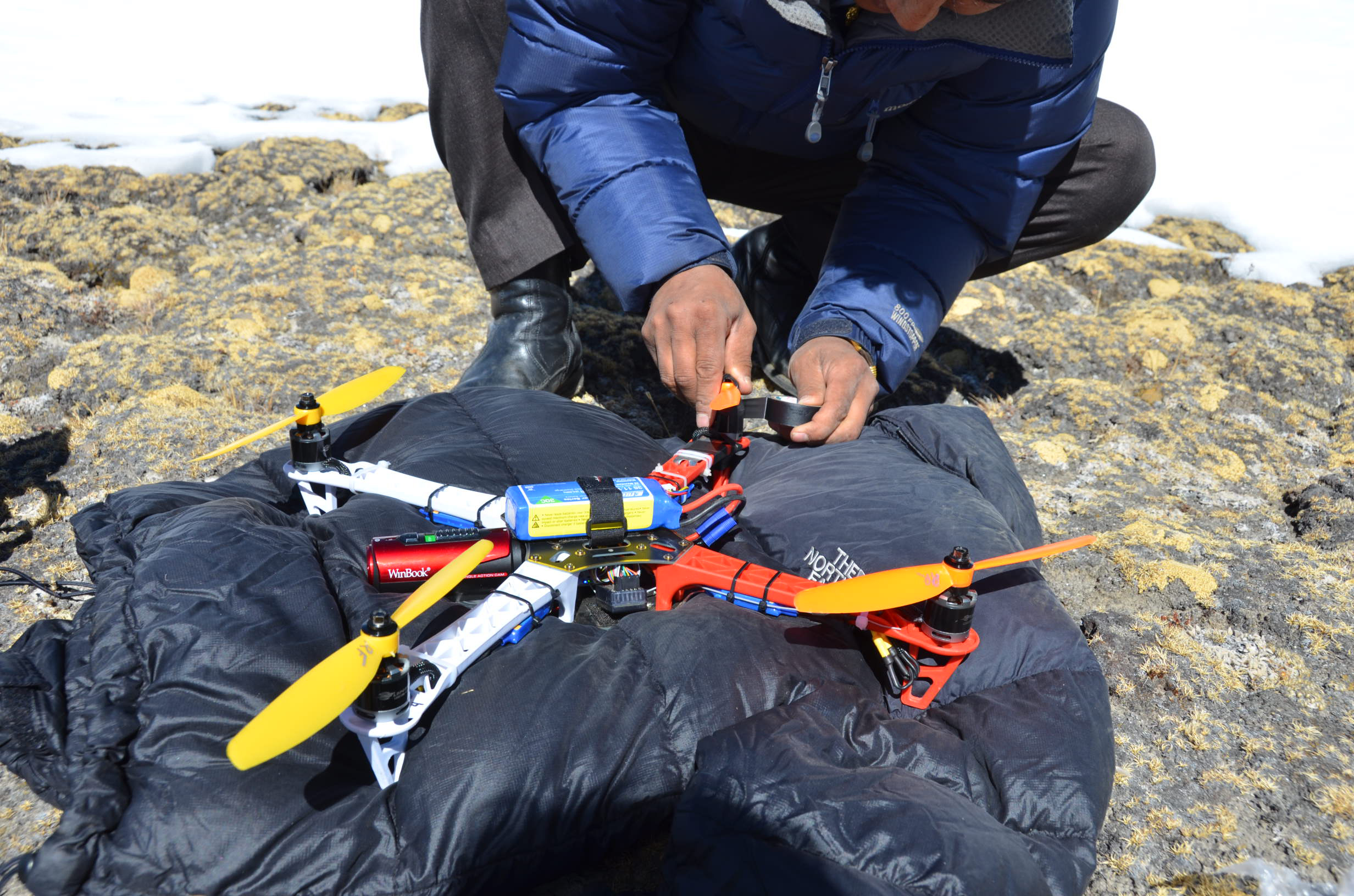 mck-wrk-3-26-15-drone-repair-at-kala-patthar-2015-03-26_00-04-48.jpg