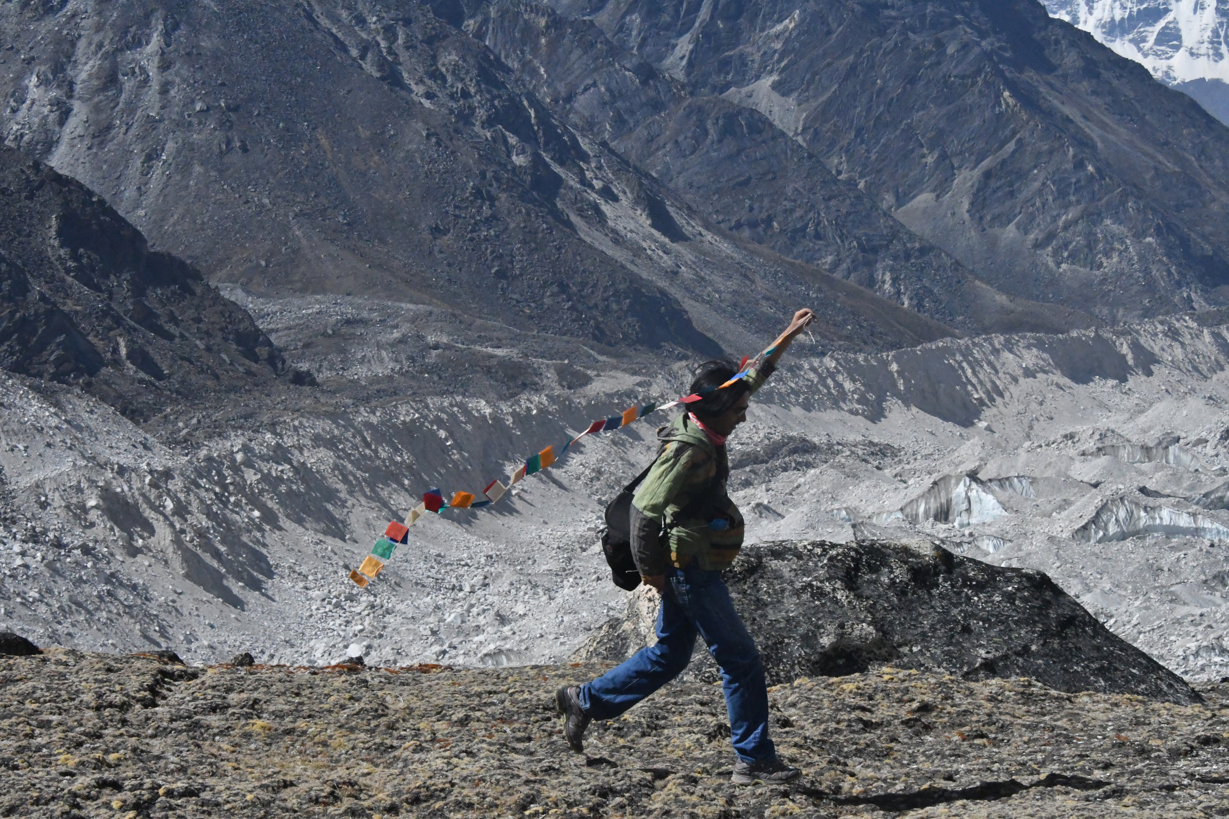 mck nepal 2017 prem kala patthar running prayer flagesDSC_2824.jpg