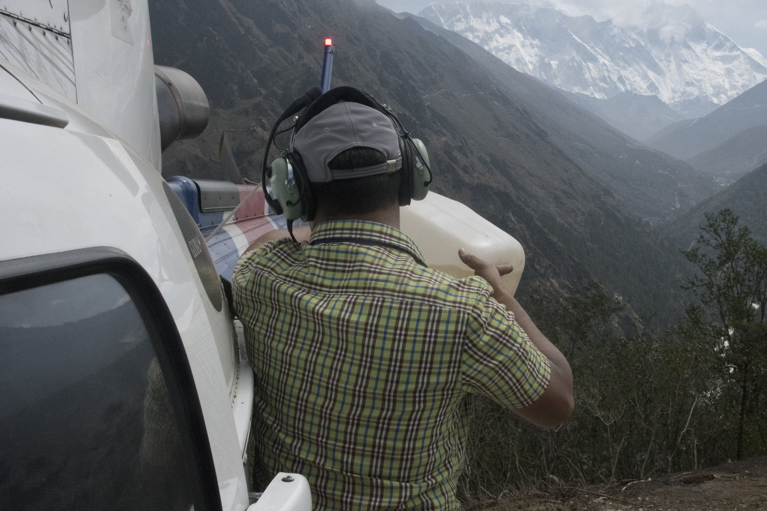 mck nepal 2017 refueling at temboche DSC_3135.jpg