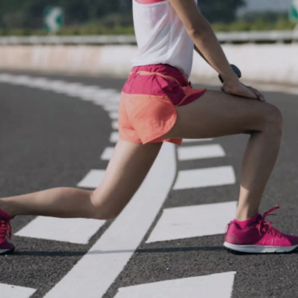 Knee or hip pain when you run, squat, hike or just move? Read this.

A lot of the time it&rsquo;s not the knee, it&rsquo;s the hip + glutes not fully controlling load plus your hip to foot alignment.

When things are working well, whether you&rsquo;r