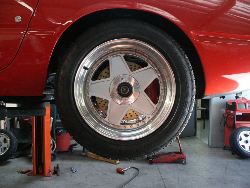 Ferrari 365 GTB/4 Daytona Hot Rod/Restomod with high performance rebuilt engine, brakes, wheels and suspension