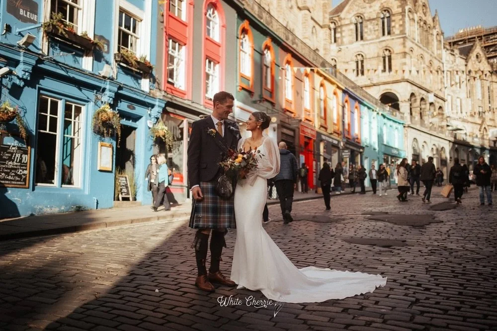 💍 Magical wedding of Emily and Gregor in the city of Edinburgh
.
NEW blog post dropped, link in bio - read more of this beautiful day
.
#edinburghweddingphotographer #tiedtheknotinedinburgh #foreverandmore
.
Suppliers
Venue - @riddlescourt 
Dress - 