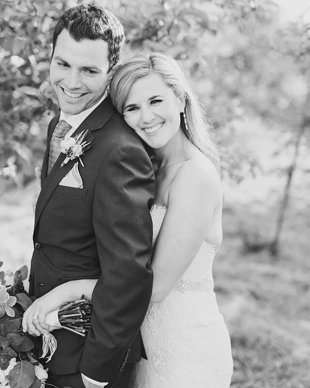 Jessie + Anthony 🖤 This sweet couple always makes me smile &amp; I loved looking through their wedding photos again.