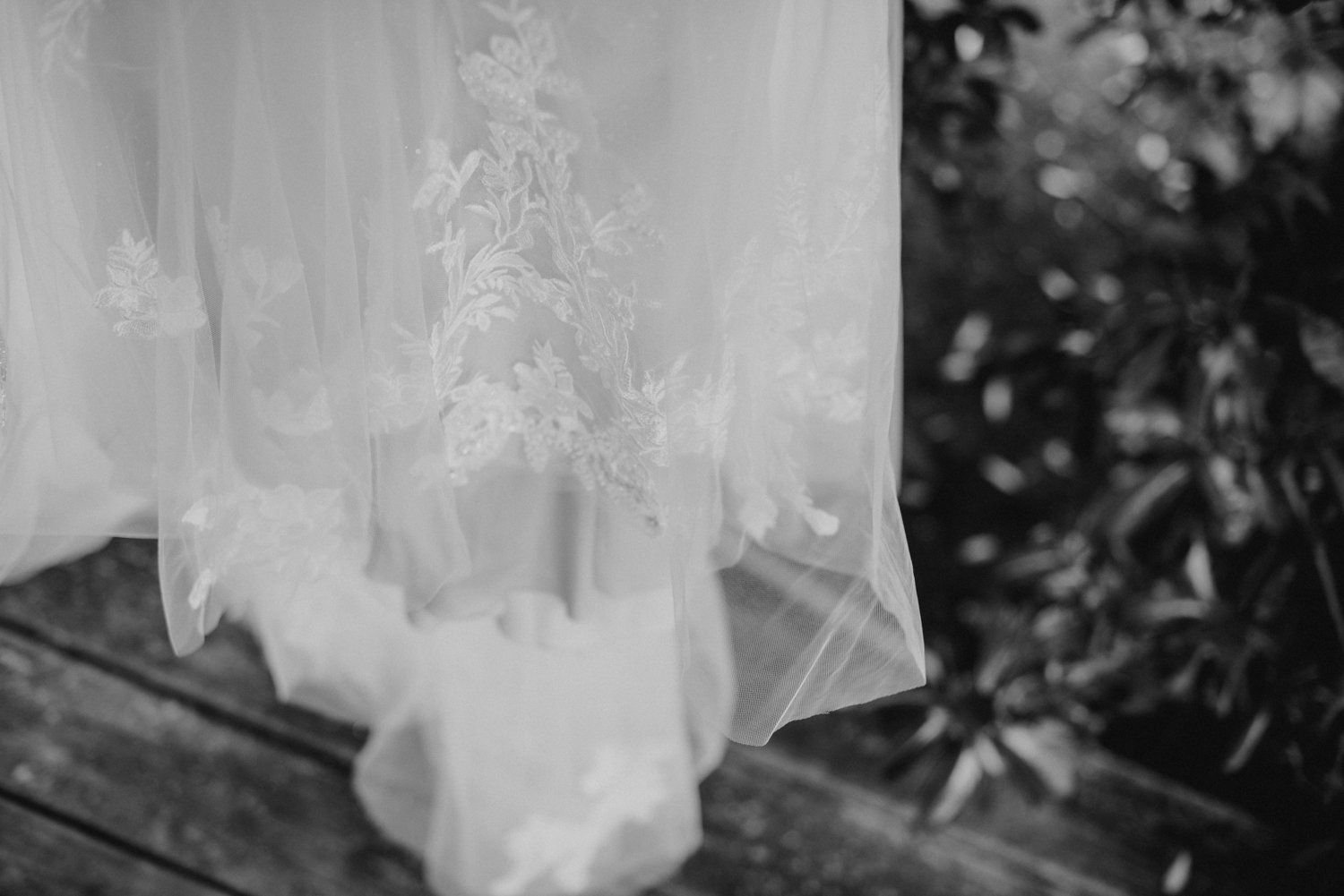 lagronewedding-kaylaandjarrett-houstonwedding-texasweddings-bride-groom-weddingdress-hodgepodgelodge-weddingvenue-loscastrophotography-41.jpg