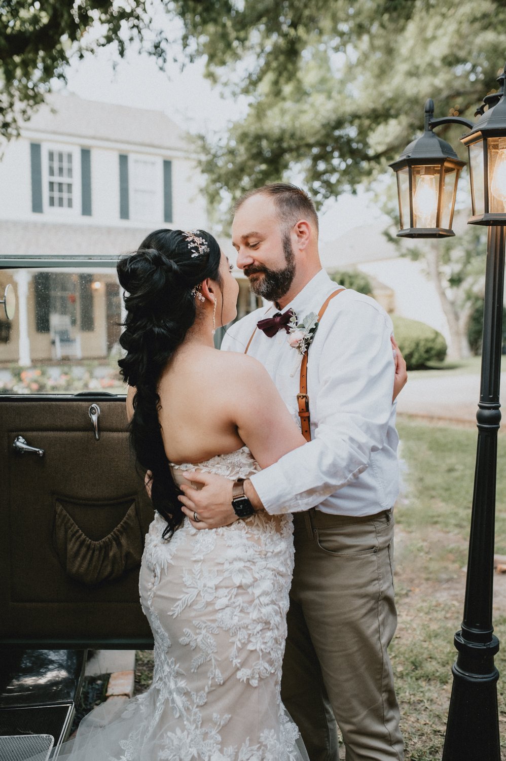 lagronewedding-kaylaandjarrett-houstonwedding-texasweddings-bride-groom-weddingdress-hodgepodgelodge-weddingvenue-loscastrophotography-83.jpg