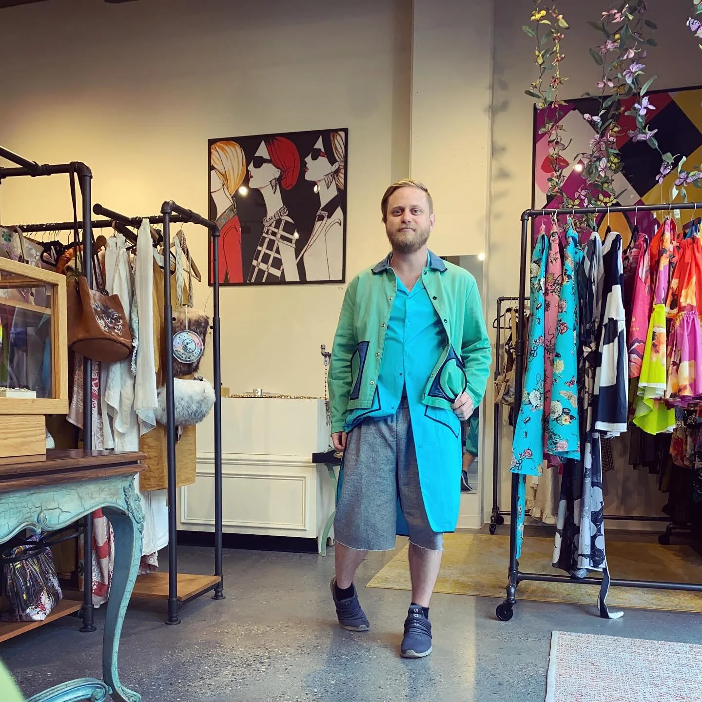 hanging out @thefittingroommpls today!! it is such a happy place exploring with color!! stop in and grab some happy for yourself!!
@50thandfrance @nolanmains
#designer #fashion #mensfashion #womensfashion #unisex #genderlessfashion #nonbinary #no