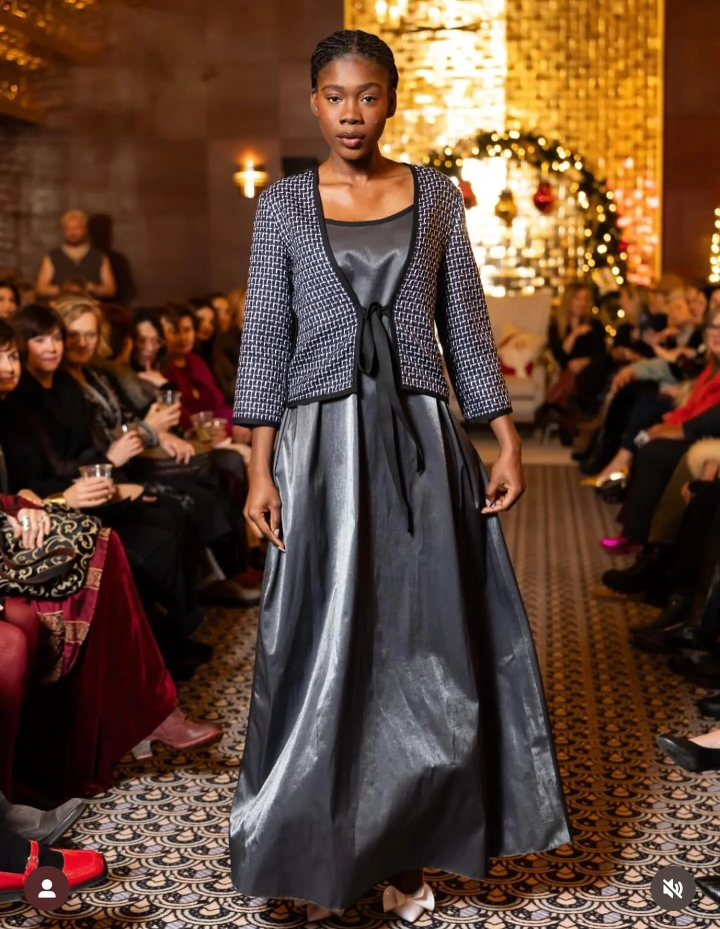 was feeling a bit fancy for merry merry! it was the most fun and festive little holiday show and party on sunday at the gold bar in the @edinatheatre @leilaesthy_  rocked this shimmering dress and jacket which was captured beautifully by photographer