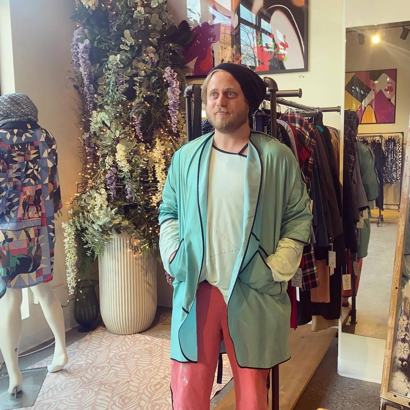 more fun holiday outfit pieces!! i love this silk/cotton coverup&hellip; its perfect for layering!! @thefittingroommpls 

#designer #fashion #mensfashion #womensfashion #unisex #genderlessfashion #nonbinary #nonbinaryfashion #genderneutral #scruff #q