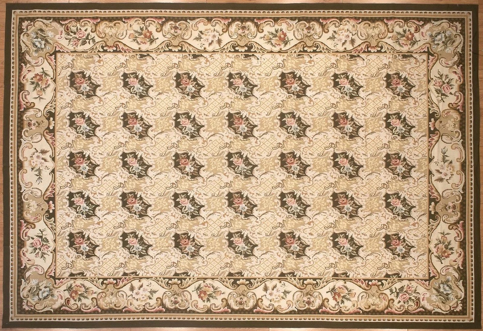 10.10-x-15.11-Aubusson woolen rug with bessarabian design