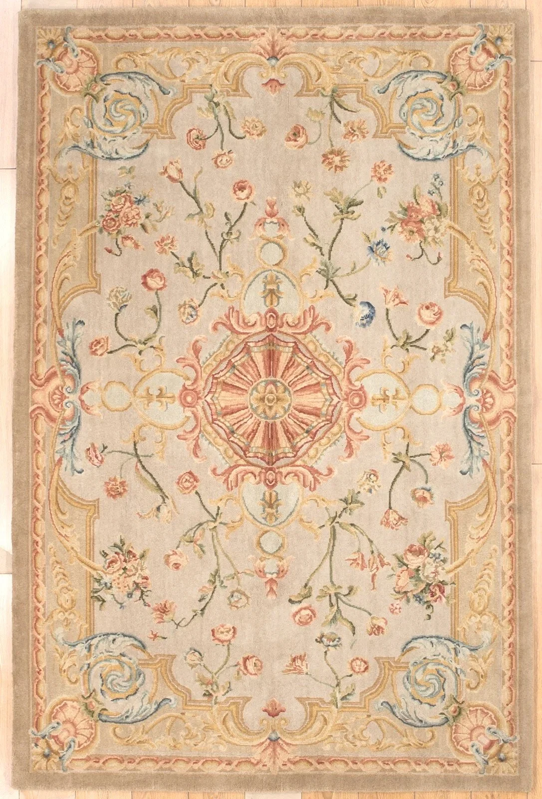 6 x 9 Savonnerie Rug 26Q S-12