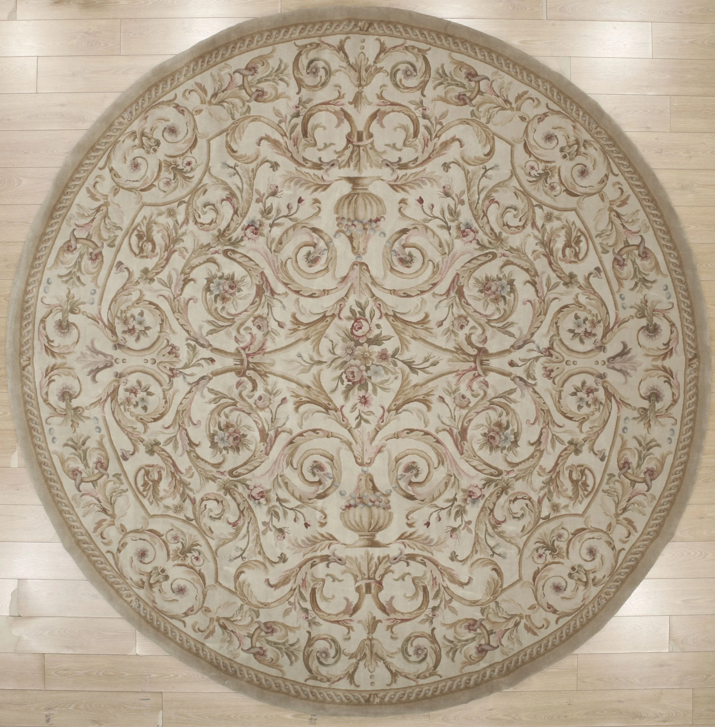 12 x 12 Savonnerie Round 26Q S-135-I .jpg