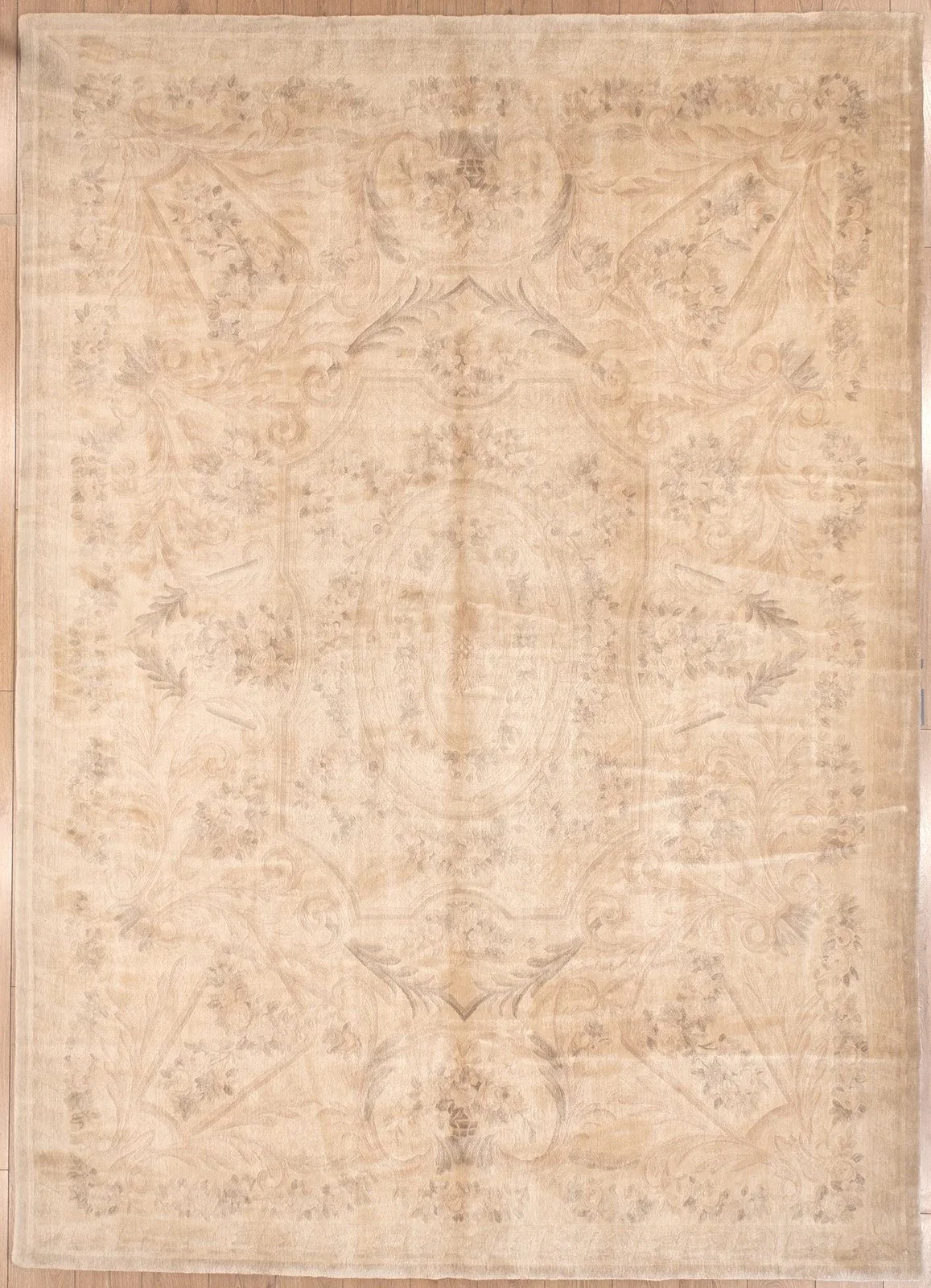 Savonnerie-rug-antique-look