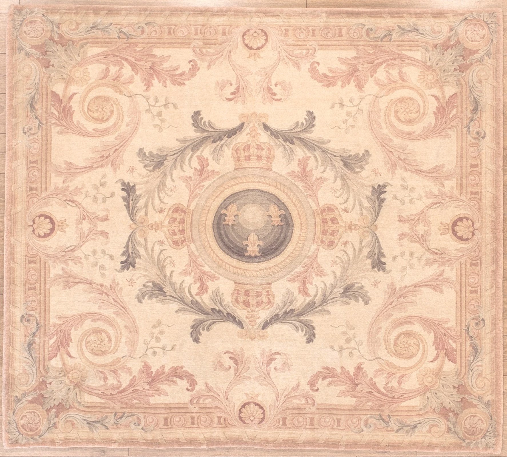 7 x 7.10 Savonnerie Rug 36Q WS-167-I