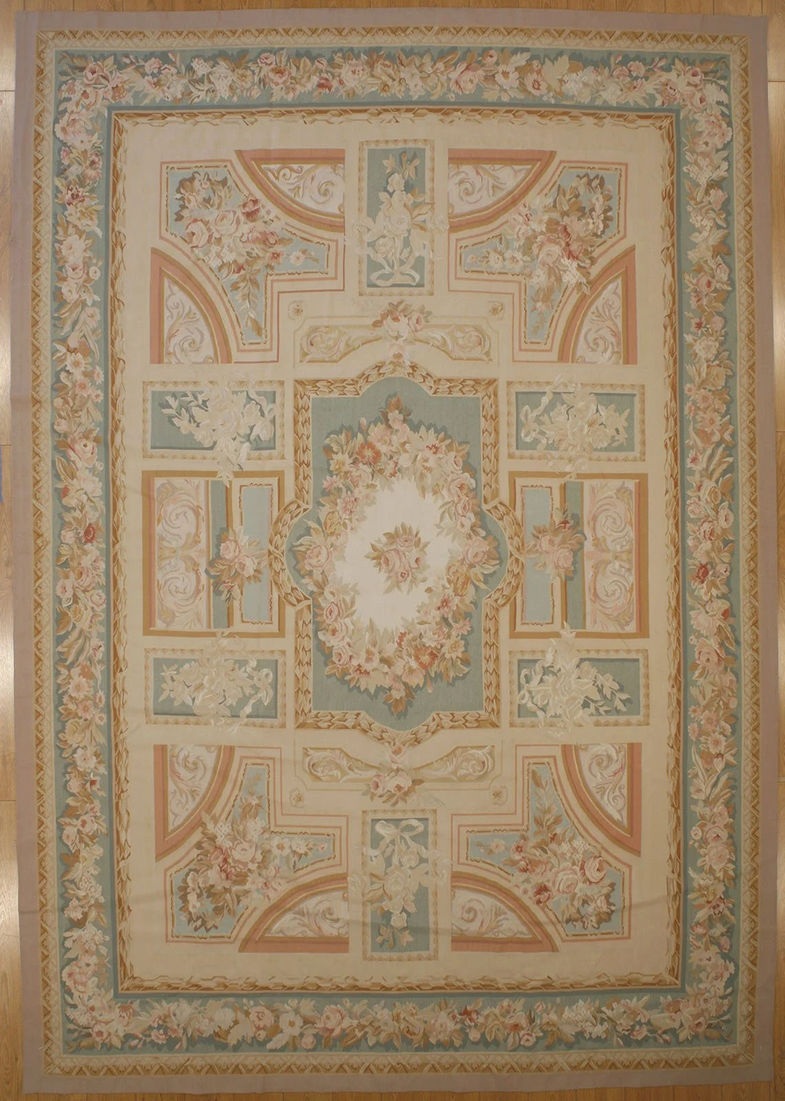 9.9 x 14 Aubusson Rug 127-B