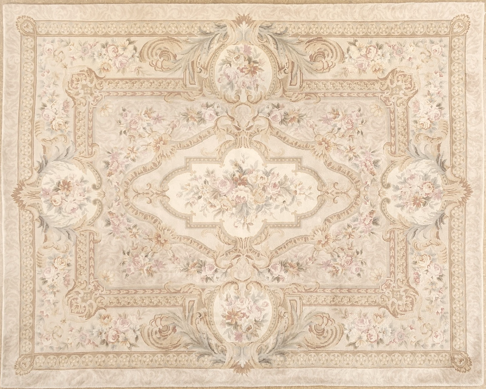 meadllion savonnerie carpet with cream background size 8 x 10