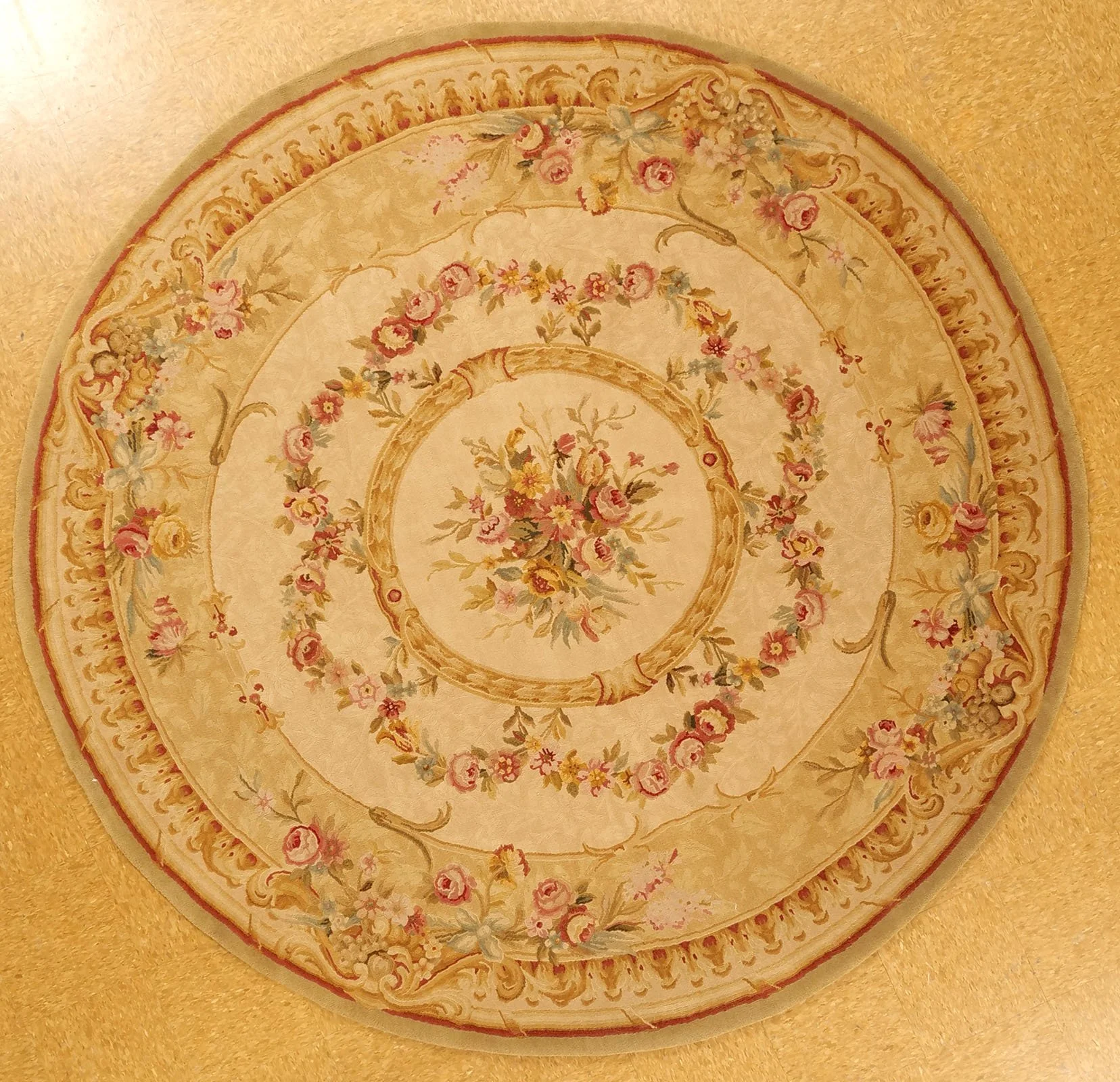 7.10 x 7.10 Savonnerie Rug 26Q S-9886