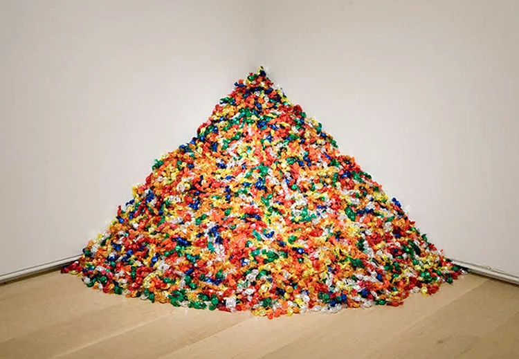 Гора из конфет