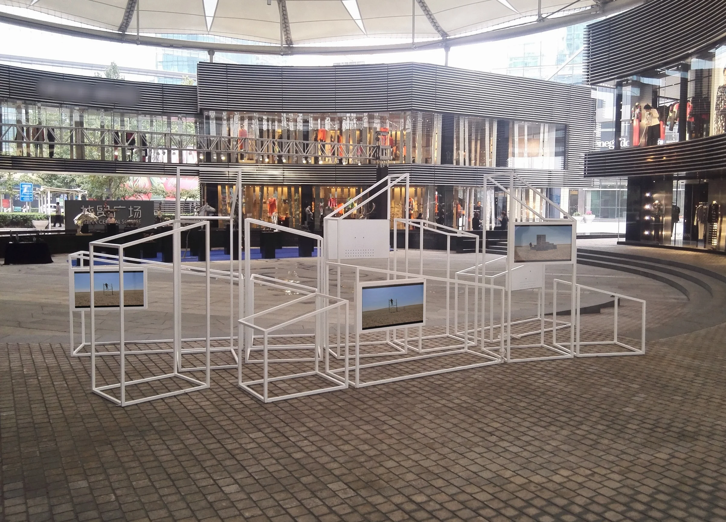 Yichen Zhou, installation view of The Great Wall (2015).