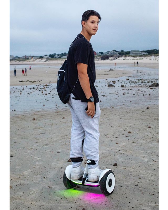 Enjoys long hoverboards on the beach...🕴🏻🏖