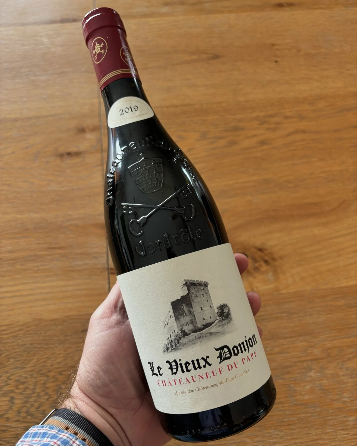 I was gifted this very special bottle of wine by Giles from @escaravailles for my 50th last year. Consumed with wonderful friends and sensational food. The wine was an absolute joy and reminded me why I do what I do. Merci Giles.  #rh&ocirc;ne #chate
